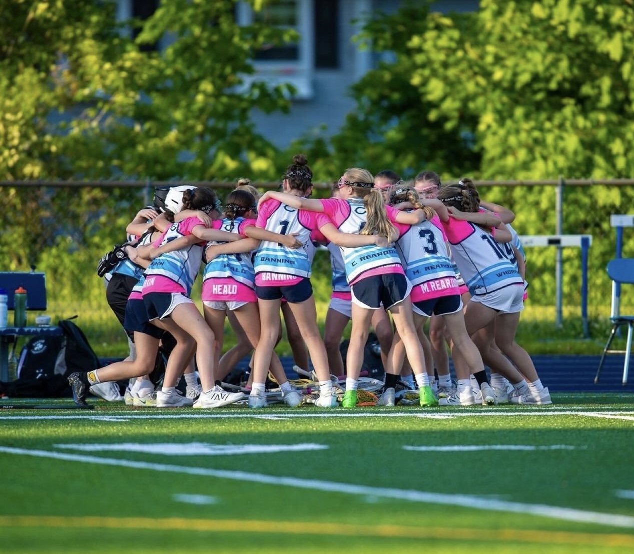 girls team huddle